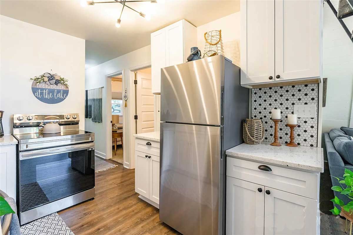 Fully outfitted kitchenw with everything you need